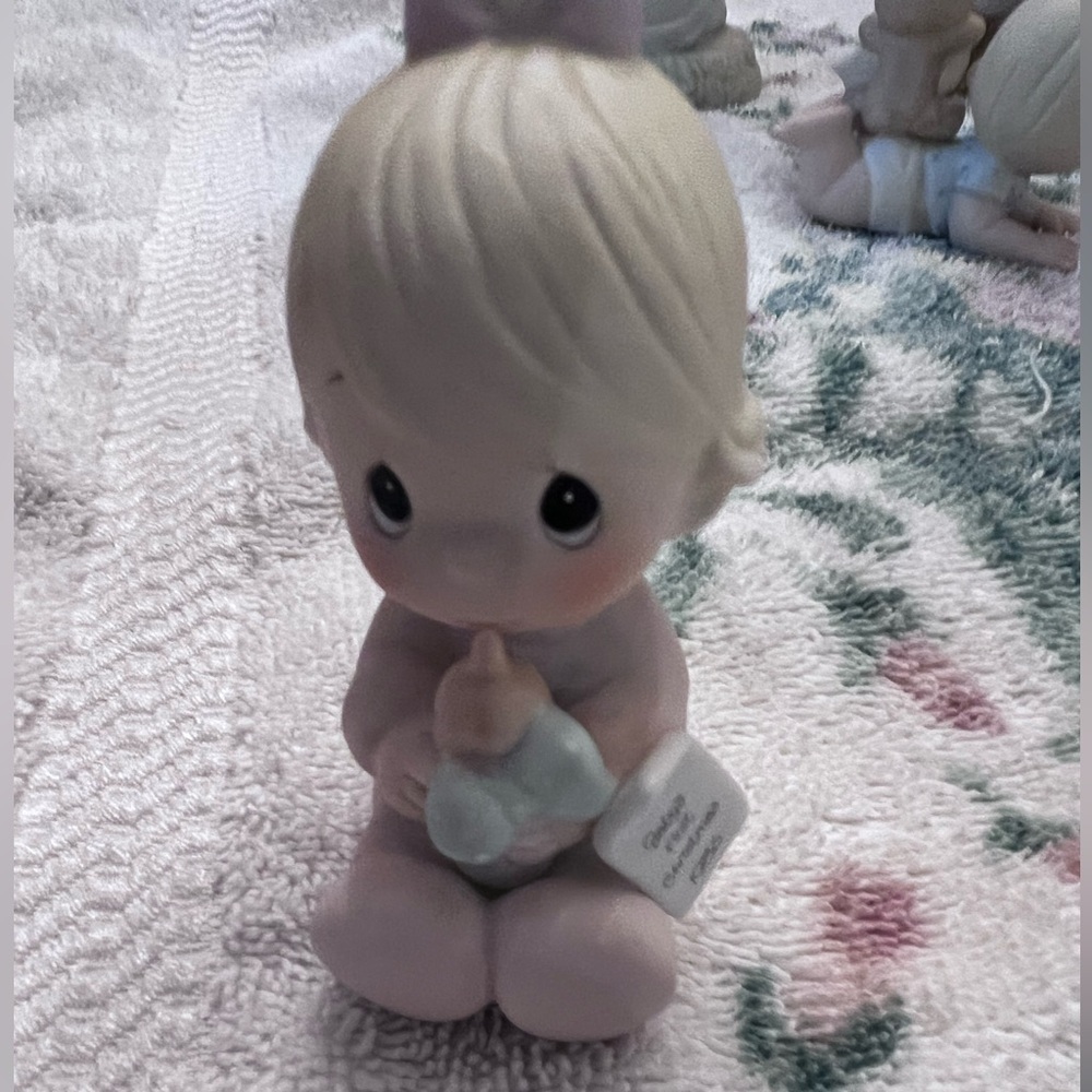 Baby 1 st  Christmas 1985 small precious moments.